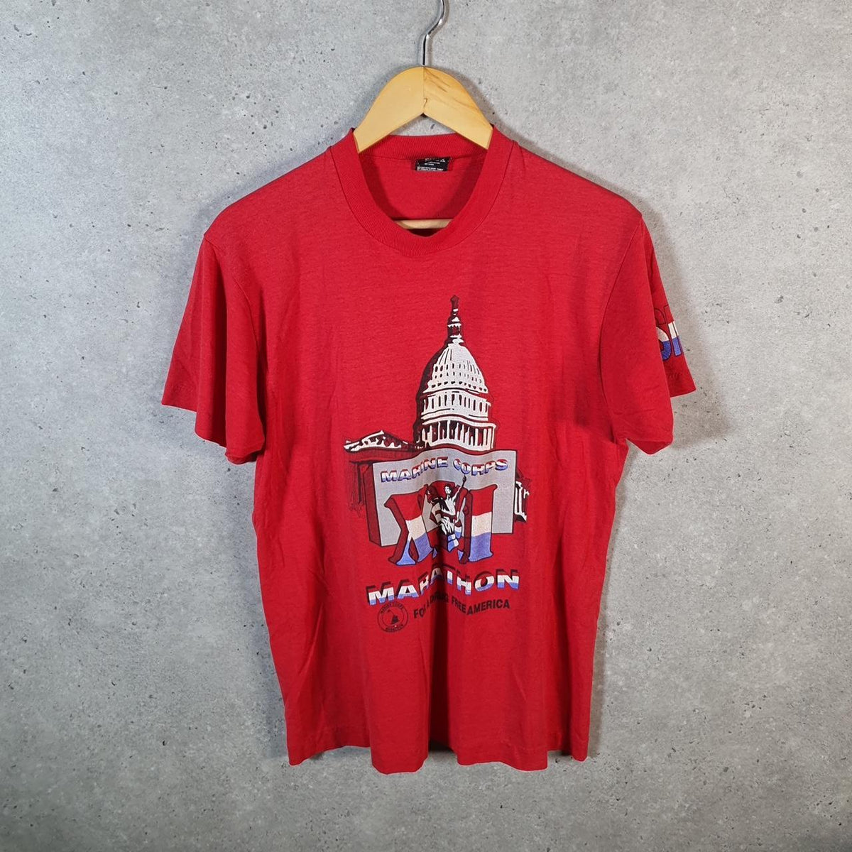 Vintage Marine Corps Marathon 90s USA Screen Stars Single Stitch T Shirt Men’s Large Red Big Fish Vintage