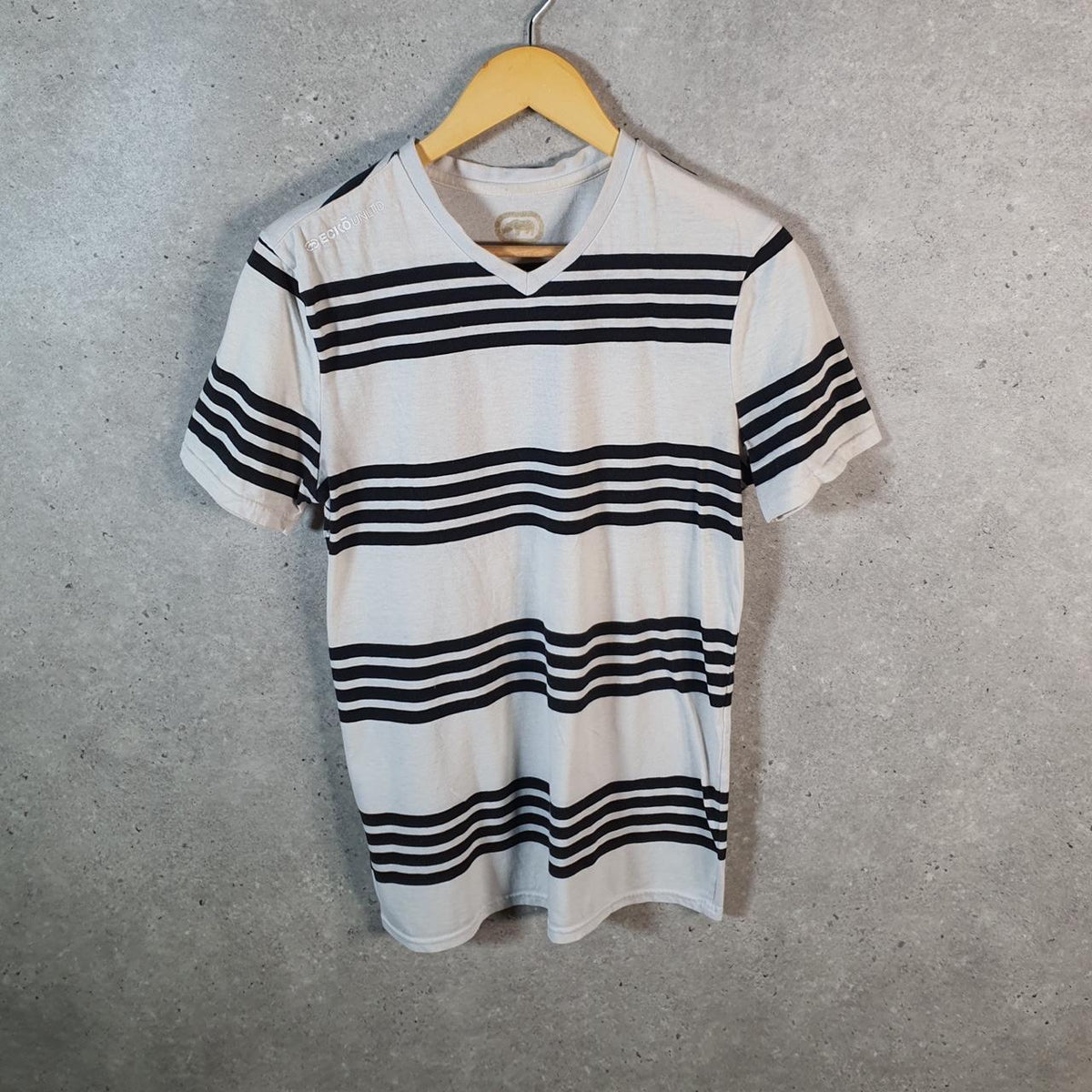 Vintage Ecko Unltd. Y2K T Shirt Men’s White Small Striped Casual Sports Logo Athletic C9966