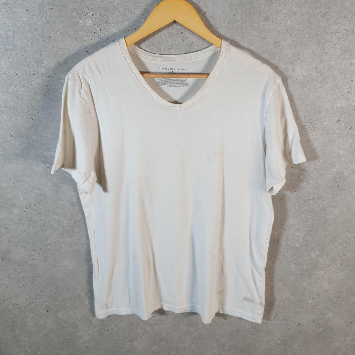 Vintage Tommy Hilfiger T Shirt Men’s Medium White Classic Fit Embroidered Logo