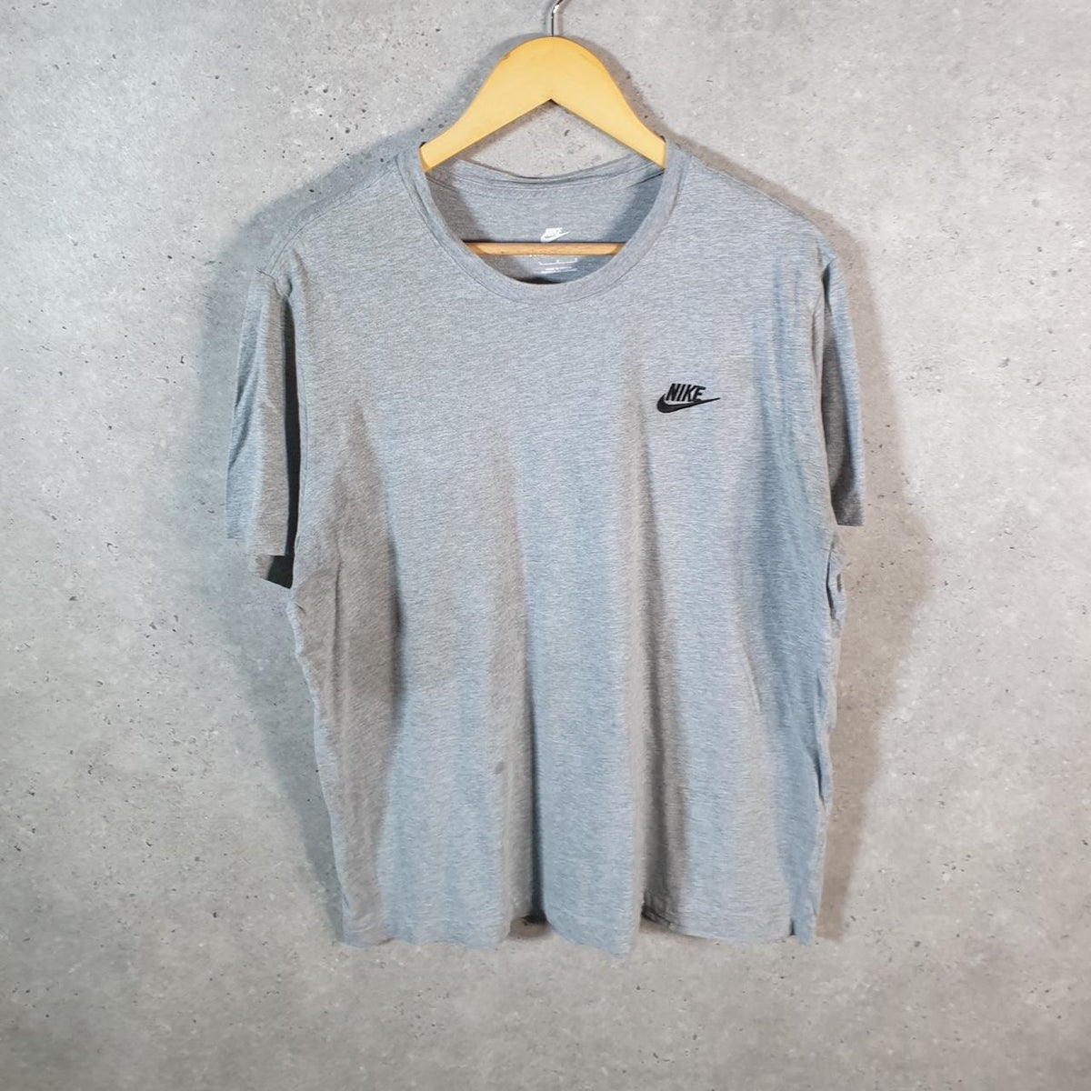 Vintage Nike Club Embroidered T Shirt Men’s Large Grey Logo Swoosh Athletic