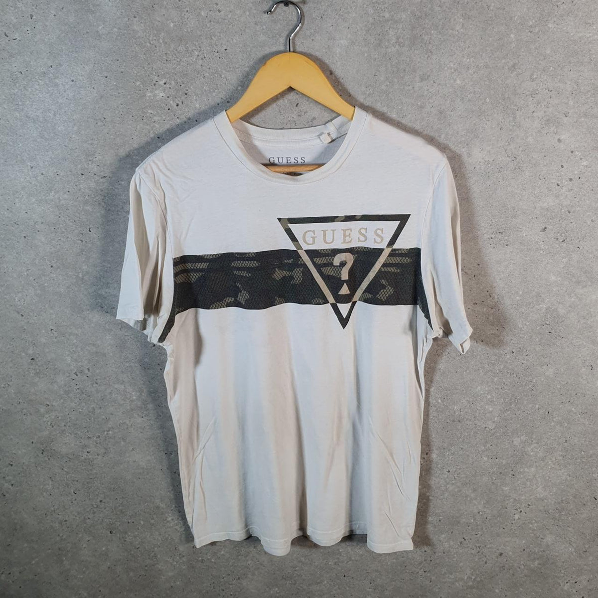 Vintage Guess Spellout Graphic T Shirt Men’s Medium White Casual Sports Logo Athletic