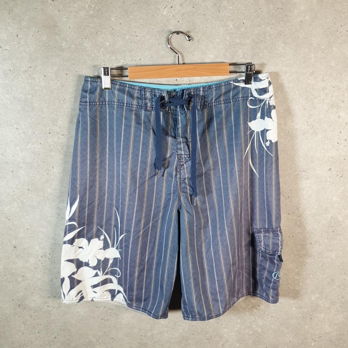 Vintage Quiksilver Shorts Jorts Chino Cargo Men’s W34 Striped Grey Baggy Cotton