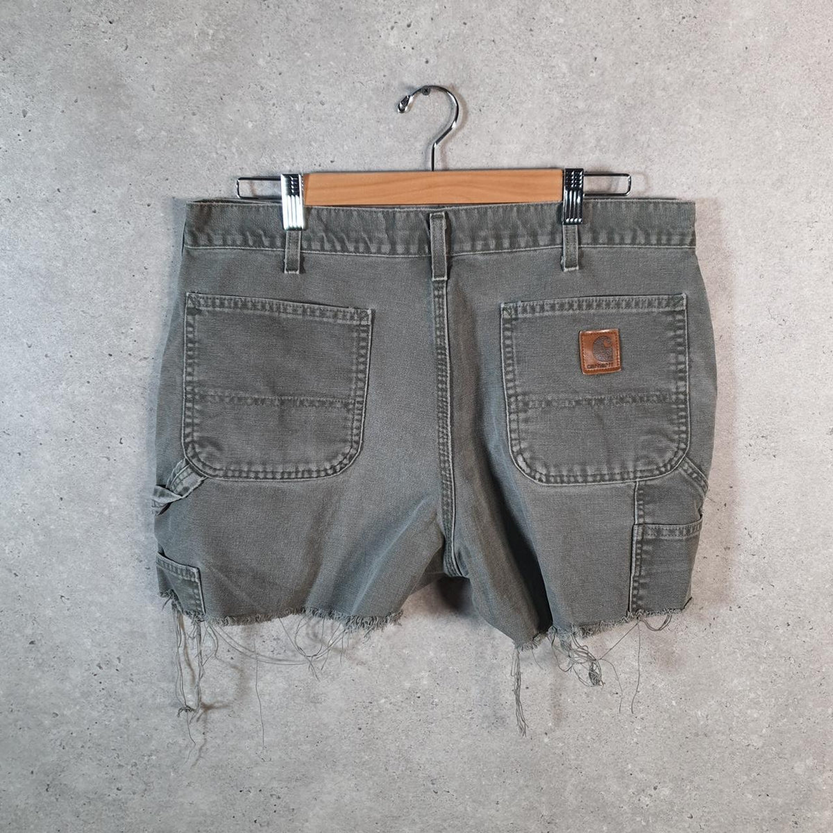 Vintage Carhartt Baggy Carpenter Shorts Jorts Cargo Men’s W36 Khaki Green Relaxed Fit Workwear Big Fish Vintage