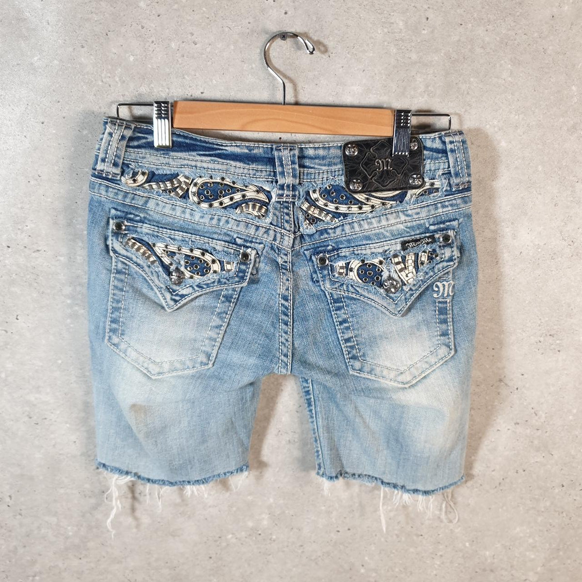 Vintage Miss Me Baggy Y2K Hip Hop Jeans Shorts Jorts Womens W28 Blue Denim Low Rise