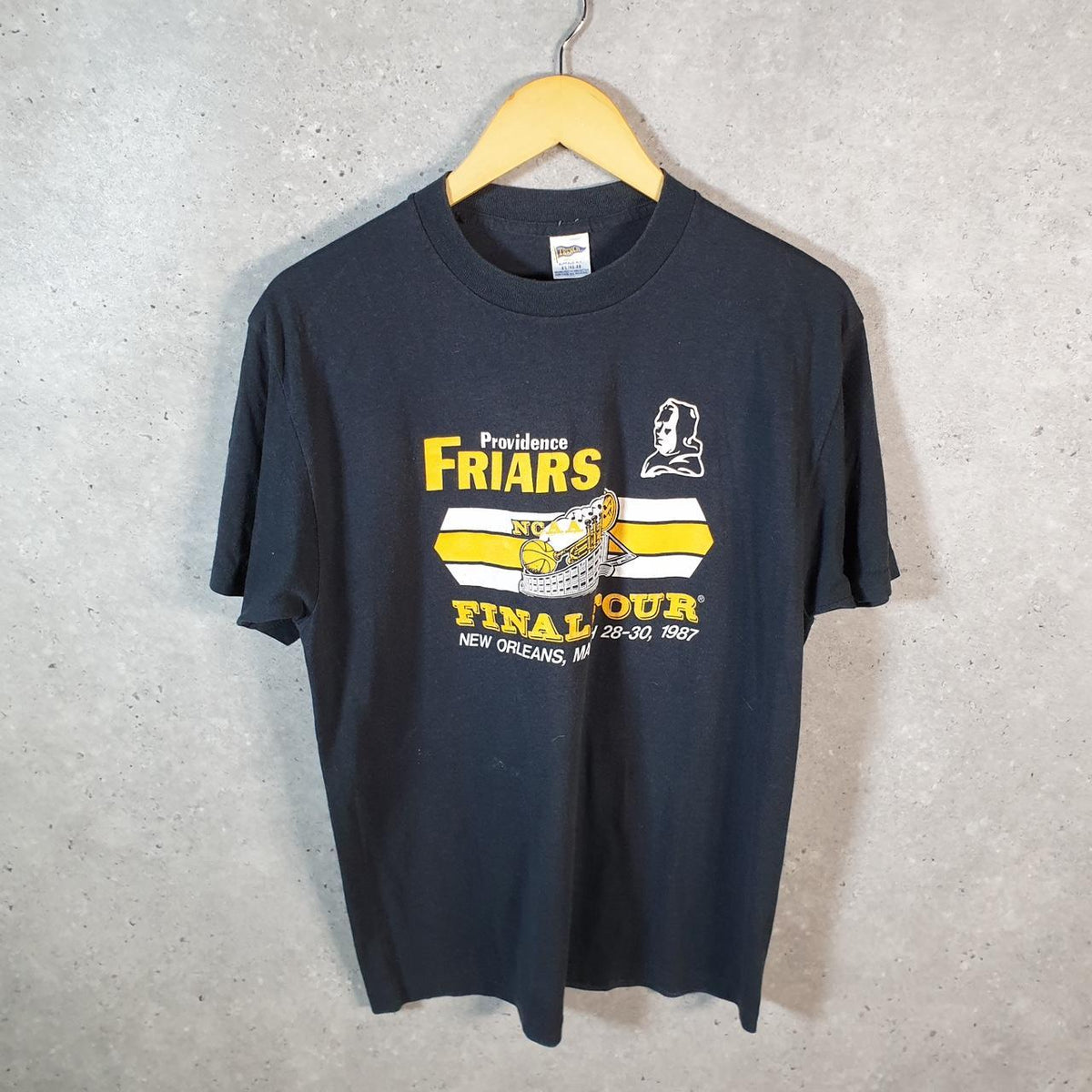 Vintage Trench Providence Friars Final four 1987 New Orleans Single Stitch T Shirt Men’s XL Black