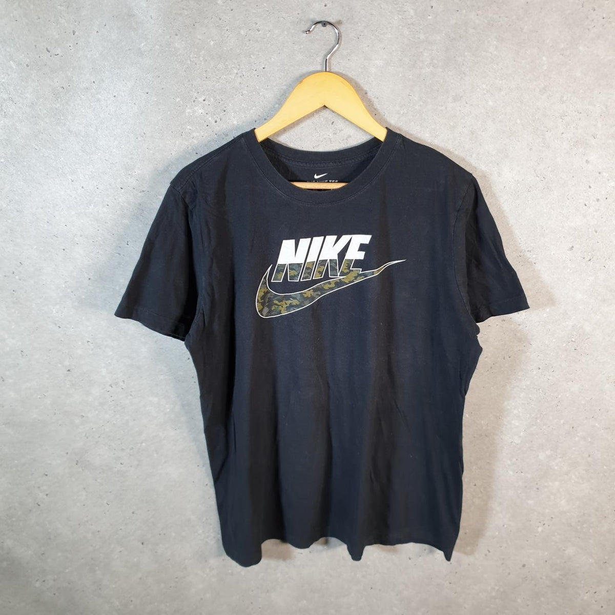 Vintage Nike Spellout Club T Shirt Men’s Large Black Logo Swoosh Athletic C9907