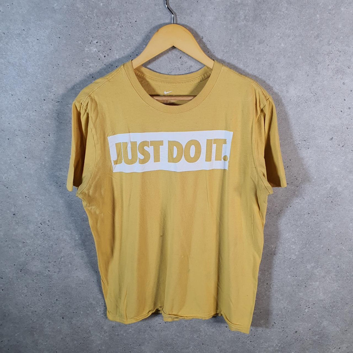 Vintage Nike Just Do It Spellout T Shirt Men’s Medium Yellow Logo Swoosh Athletic