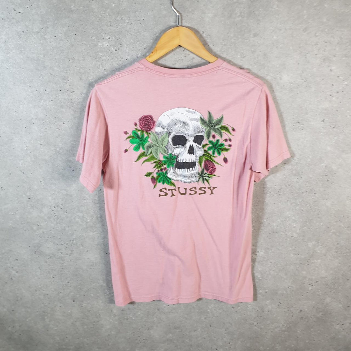 Vintage Stussy Spellout Skull Printed T Shirt Men’s Small Pink Graphic Short Sleeve Big Fish Vintage