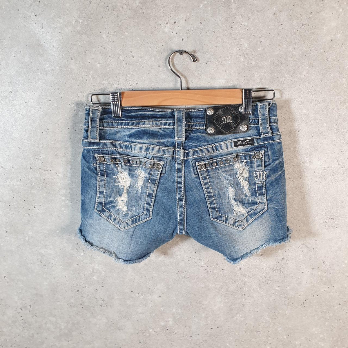 Vintage Miss Me Baggy Y2K Hip Hop Jeans Shorts Jorts Womens W27 Blue Denim Low Rise