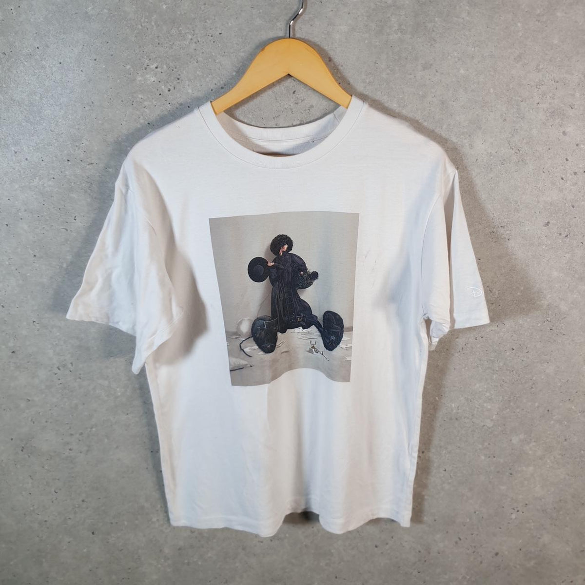 Vintage Uniqlo Disney Yuni Yoshida T Shirt Shirt Men’s  Medium White Graphic Cartoon C9961