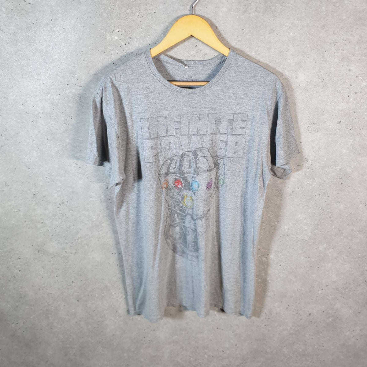 Vintage Avengers Infinite Power T Shirt Men’s Medium Grey Logo Graphic Spellout C9598