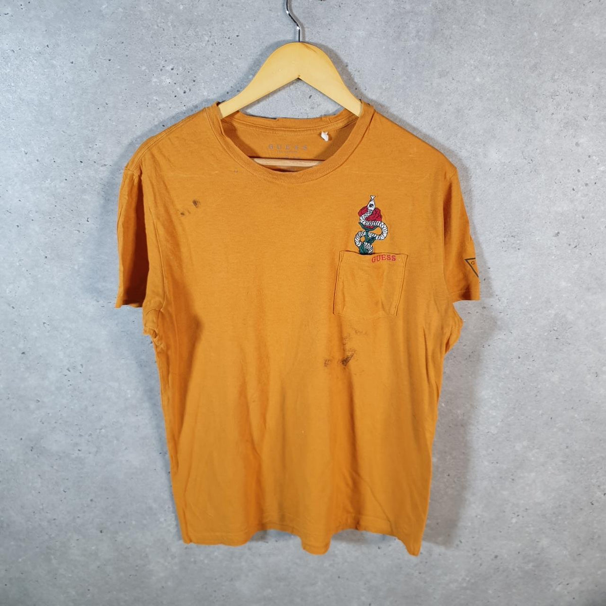Vintage Guess Snake Pocket Graphic T Shirt Men’s Medium Orange Casual Sports Logo Athletic