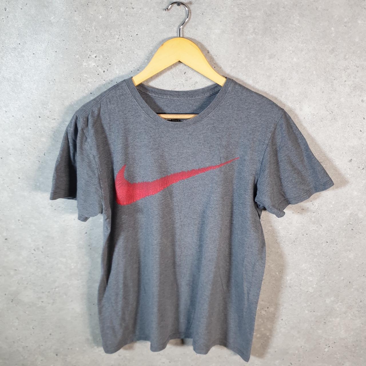 Vintage Nike T Shirt Shirt Men’s Medium Grey Logo Swoosh Athletic C9603