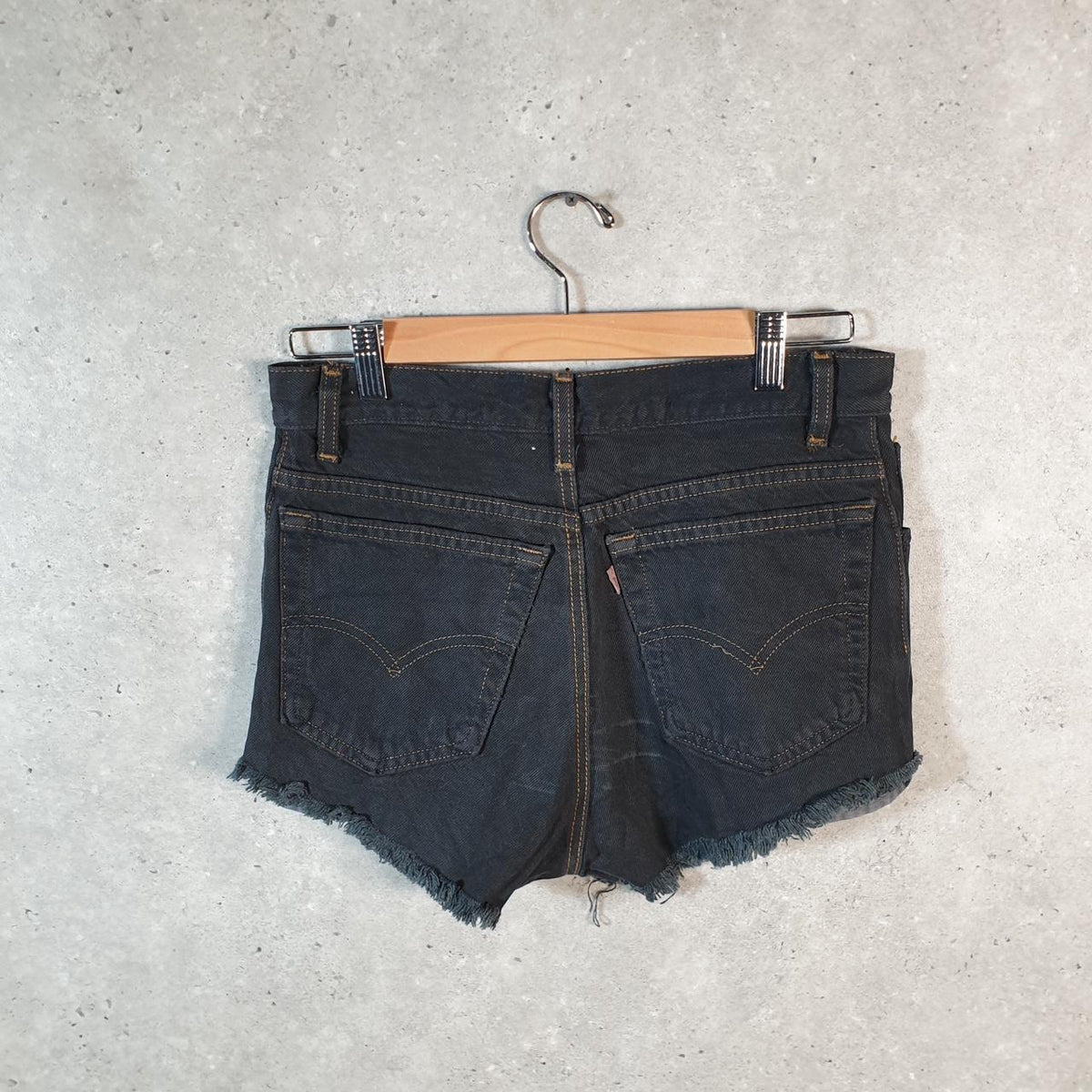 Vintage Levi’s Cut Off Baggy Shorts Jorts Cargo Womens W30 Black Relaxed Denim