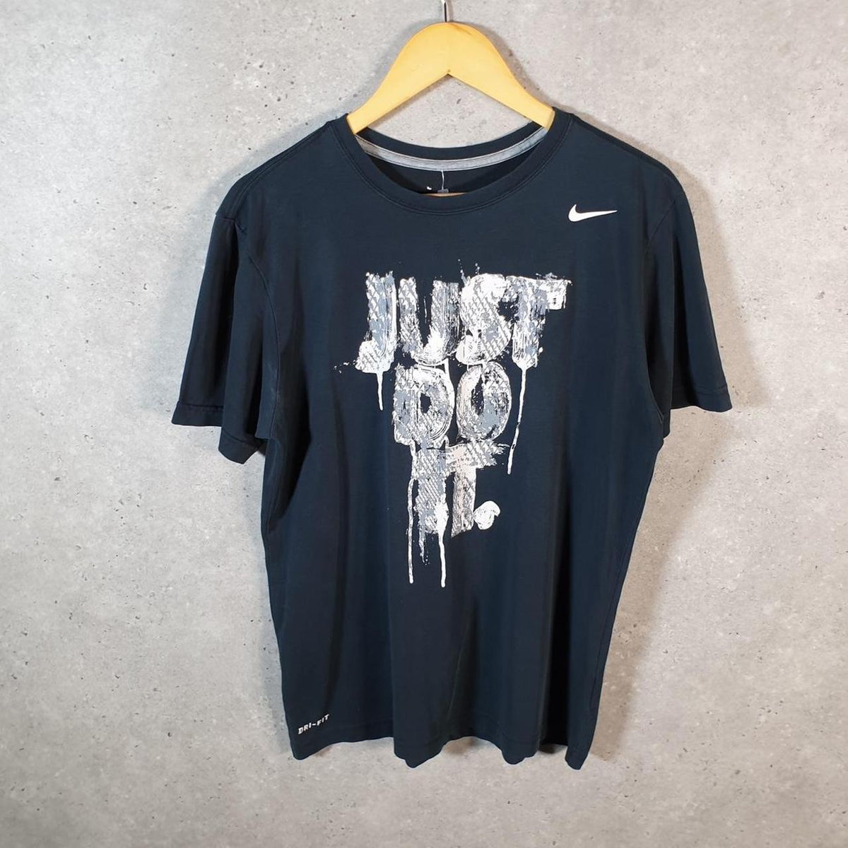 Vintage Nike Just Do It Dri fit Spellout T Shirt Mens Medium Black Logo Swoosh Athletic