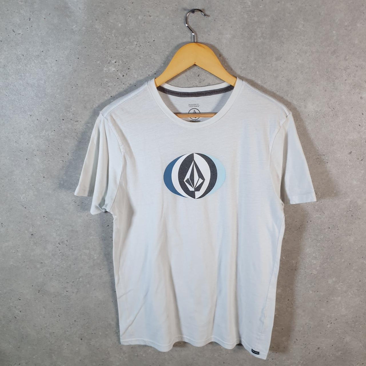 Vintage Volcom Y2K Spellout T Shirt Shirt Men’s Small White Logo Graphic
