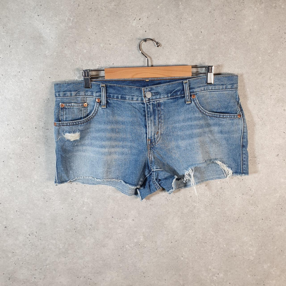 Vintage Levi’s Cut Off Baggy Shorts Jorts Cargo Womens W32 Blue Relaxed Denim