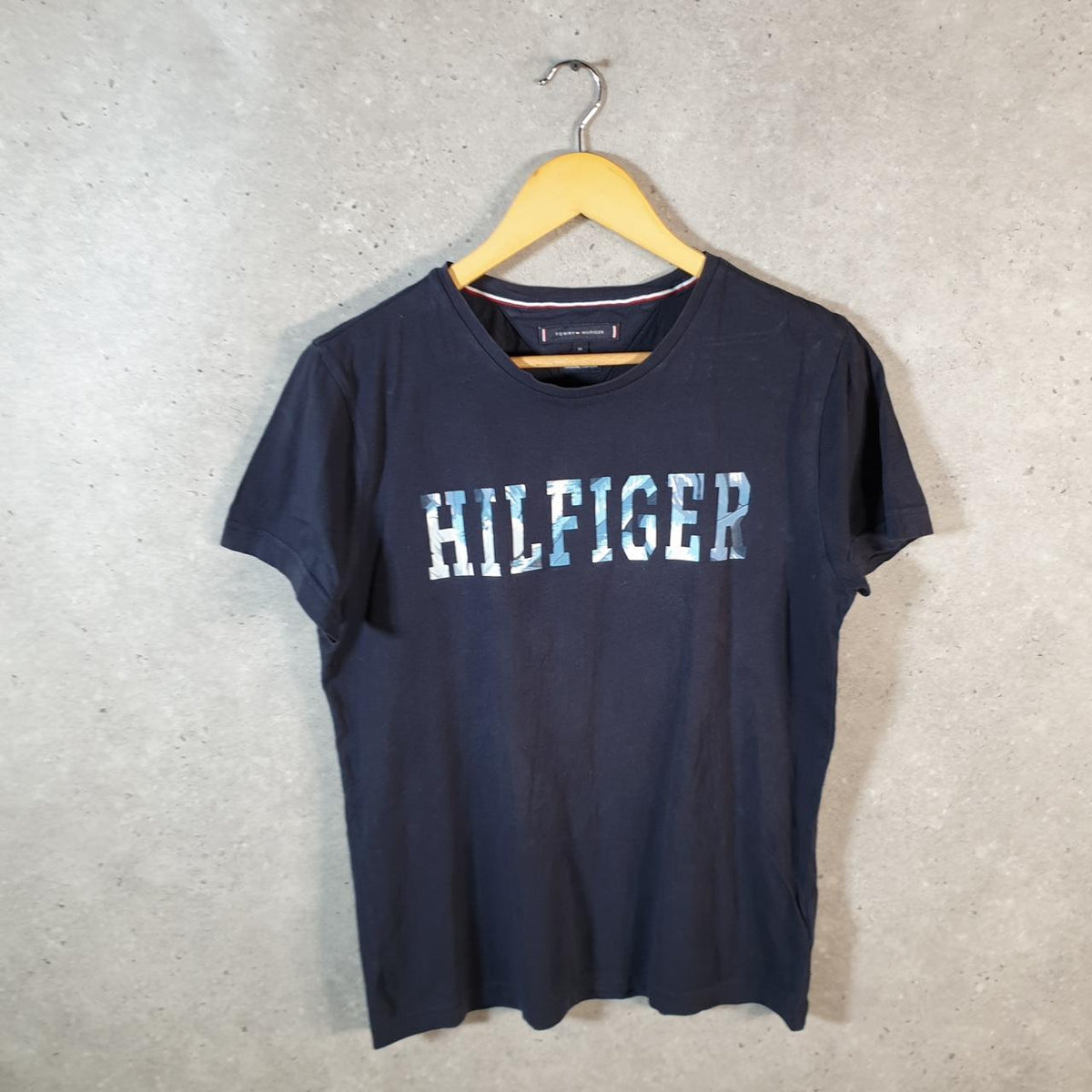 Vintage Tommy Hilfiger Spellout T Shirt Men’s Medium Navy Blue Organic Cotton Logo