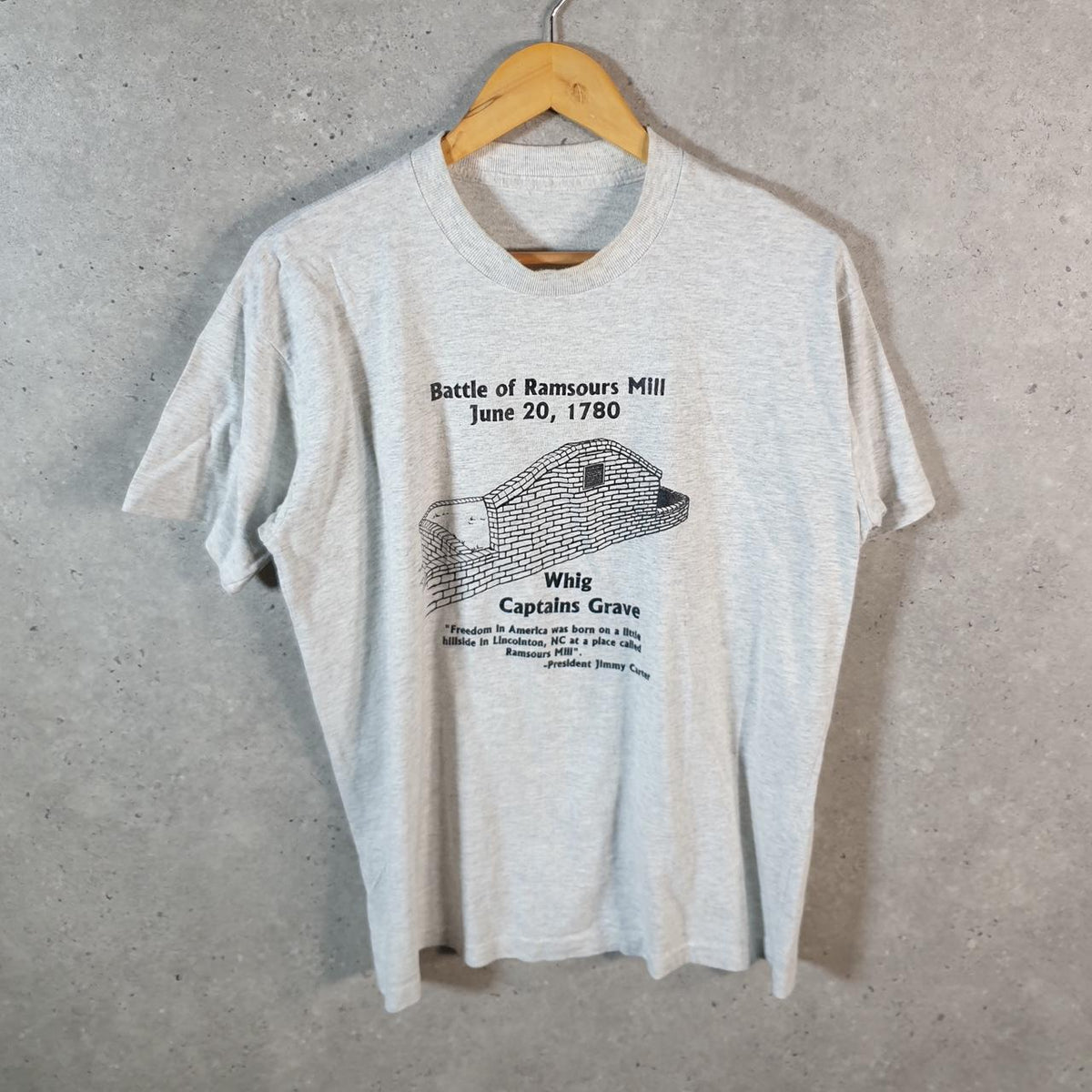 Vintage Battle of Ramsours Mill Whig Captains Grave USA Single Stitch T Shirt Men’s Small Grey C8016