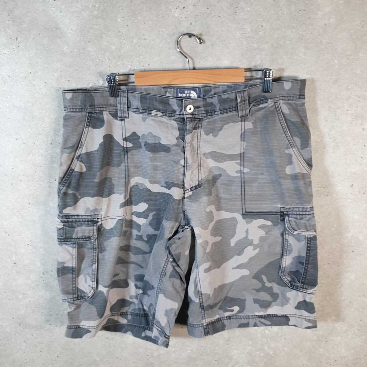 Vintage The North Face TNF Shorts Jorts Chino Cargo Men’s W40 Grey Camouflage Baggy Cotton