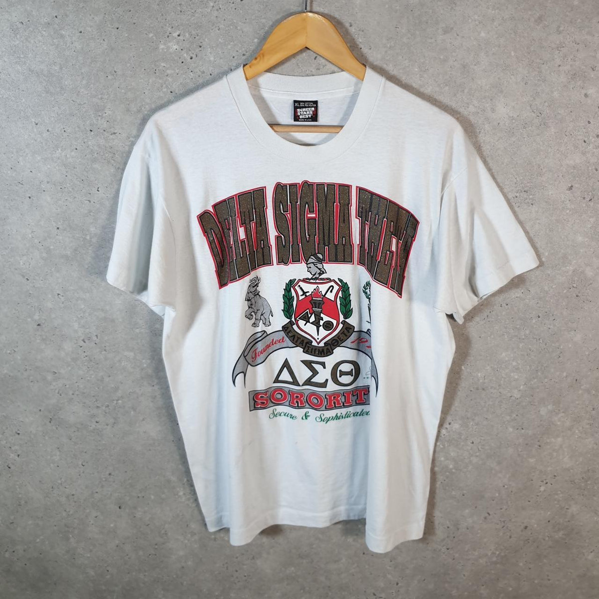 Vintage Screen Stars Best Sorority 90s USA Single Stitch T Shirt Men’s Medium White Big Fish Vintage