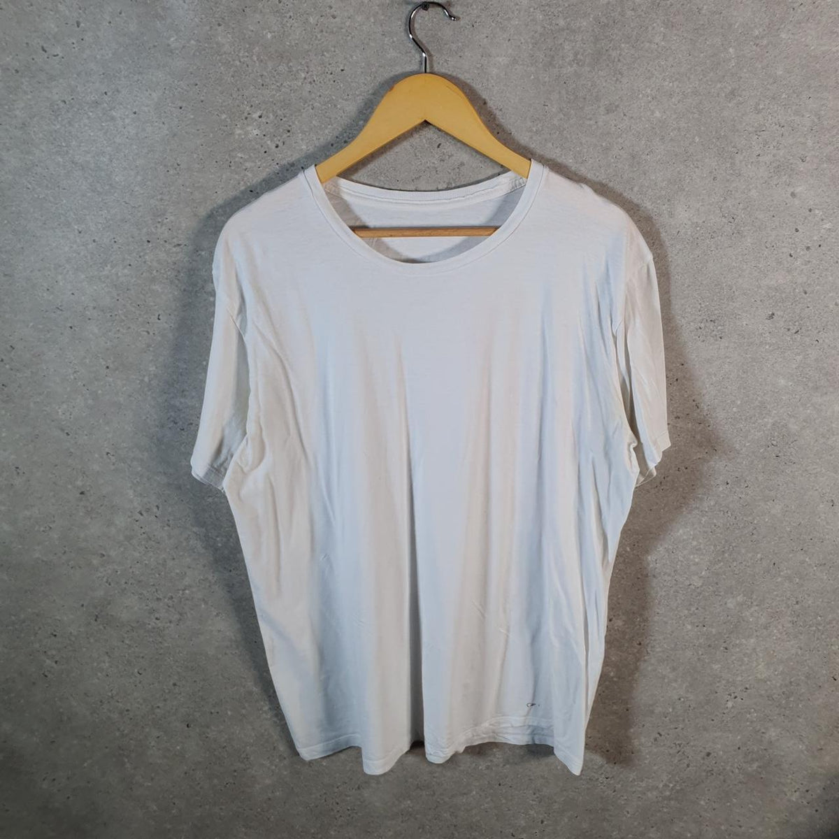 Vintage Calvin Klein Spellout T Shirt Men’s Medium White Casual Sports
