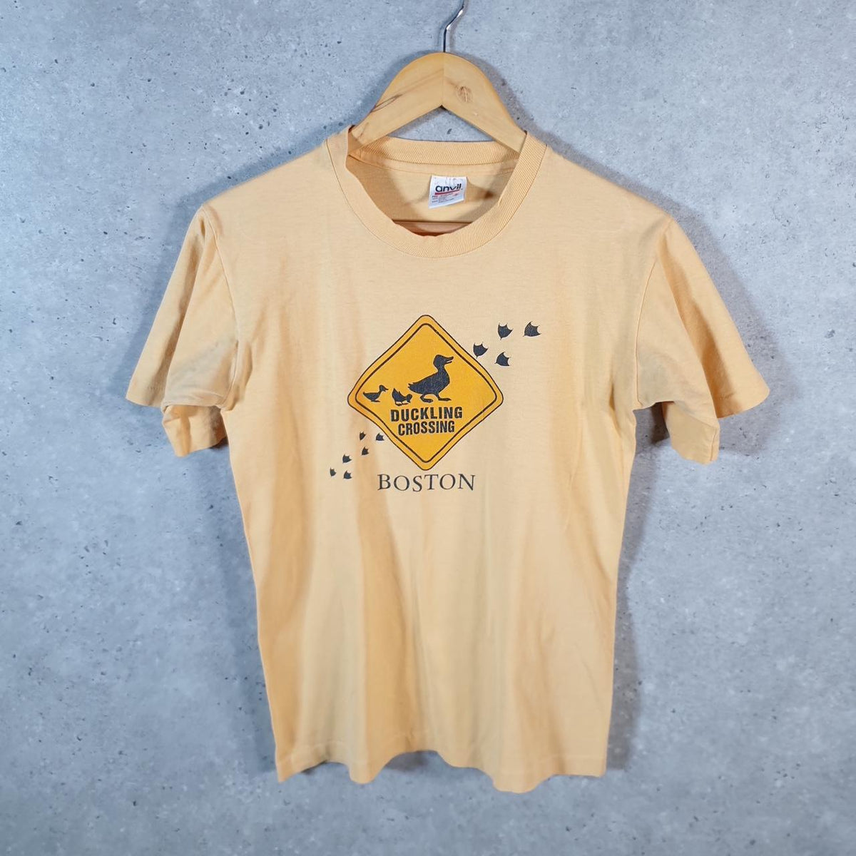 Vintage Anvil USA Duckling Crossing Boston 90s Single Stitch T Shirt Men’s Small Yellow Big Fish Vintage