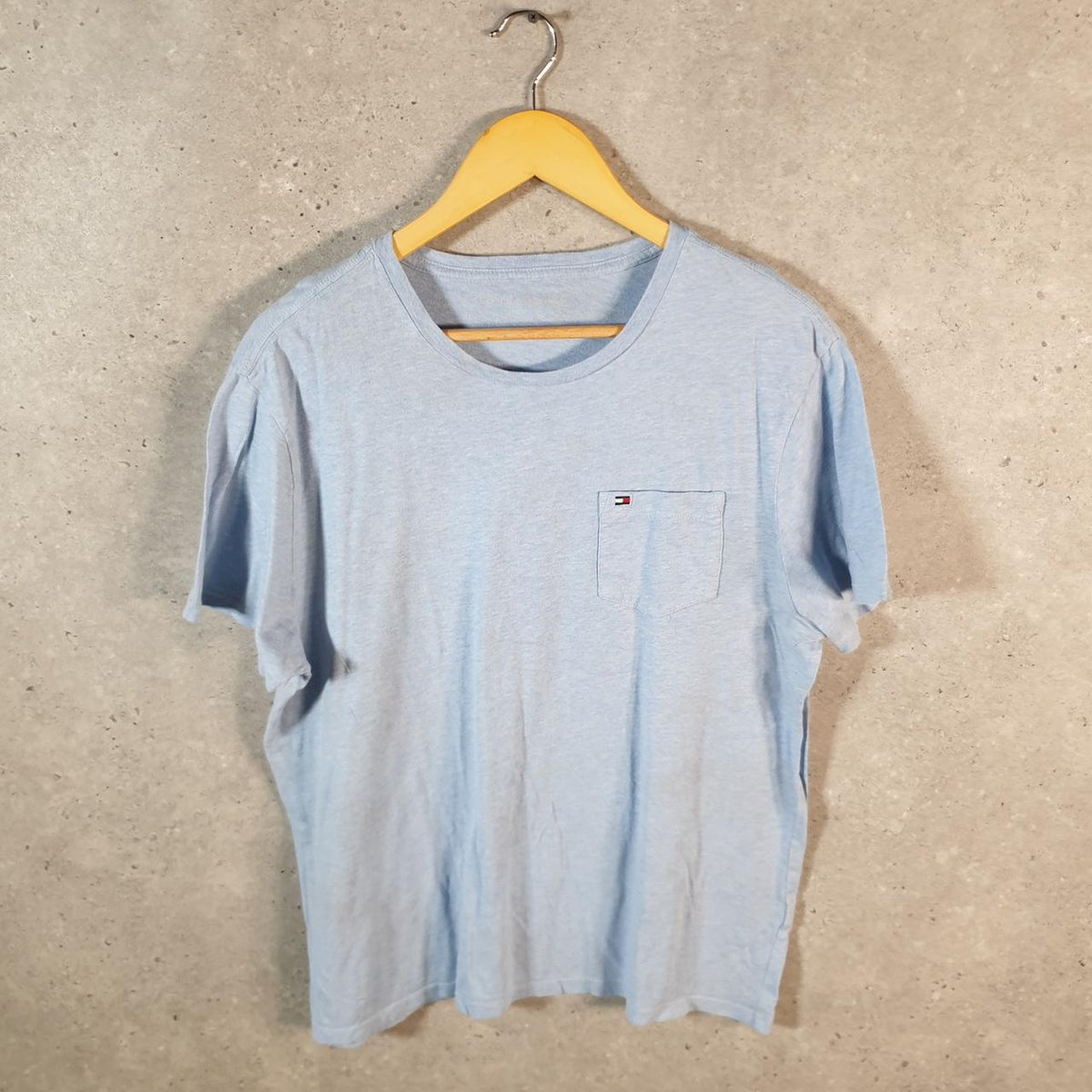 Vintage Tommy Hilfiger T Shirt Men’s Medium Blue Classic Fit Embroidered Logo