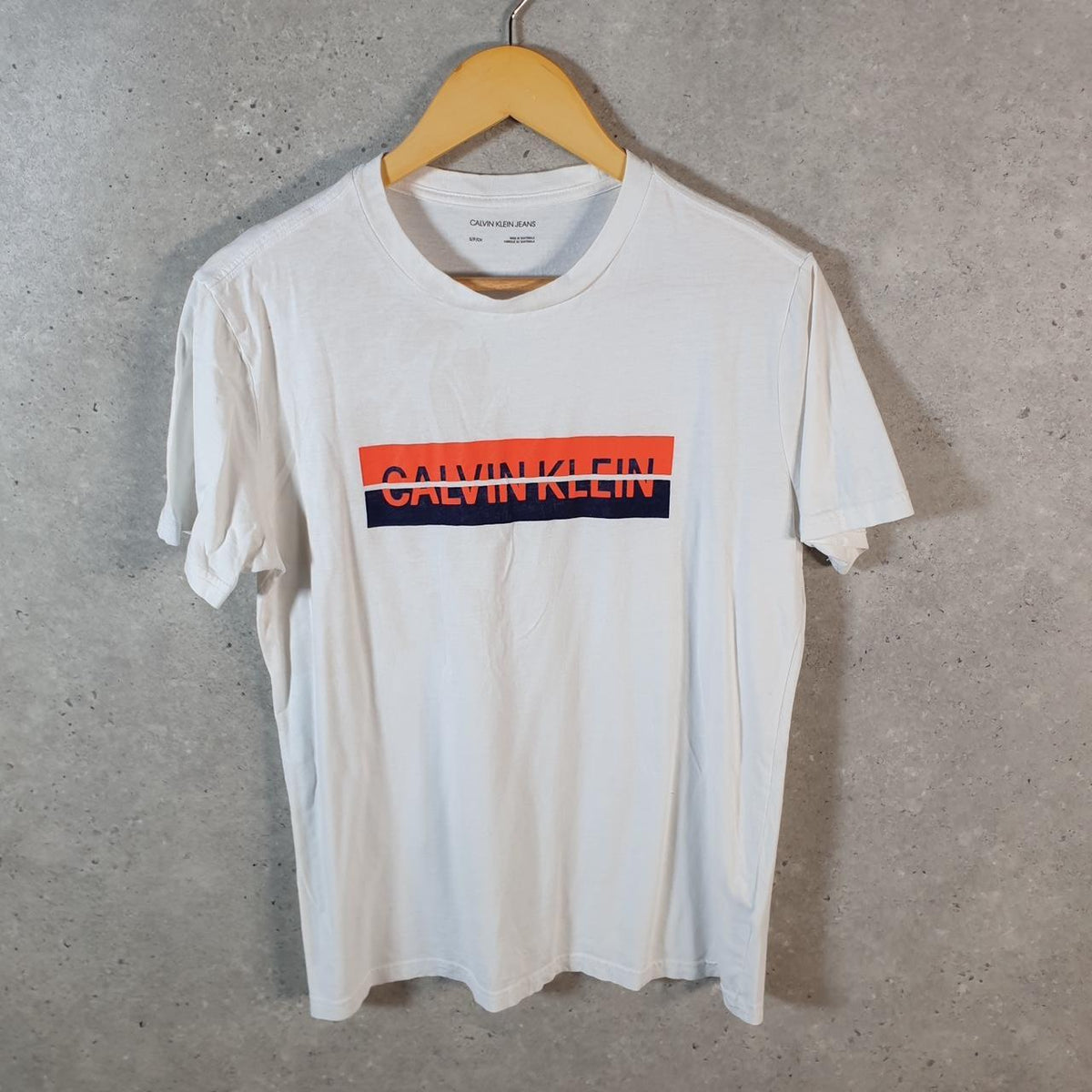 Vintage Calvin Klein T Shirt Men’s Small White Classic Fit Spellout Logo