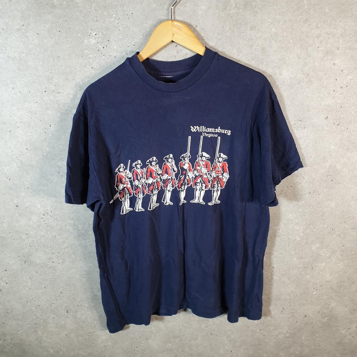Vintage Williamsburg Virginia Soldier Graphic USA Single Stitch T Shirt Men’s Small Blue Big Fish Vintage