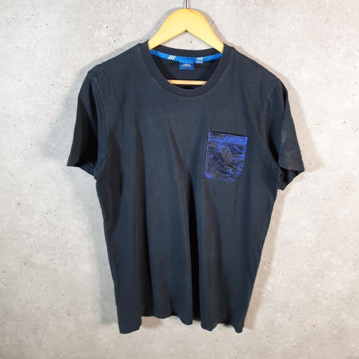 Vintage Adidas T Shirt Men’s Large Graphic Black Trefoil Logo Athletic