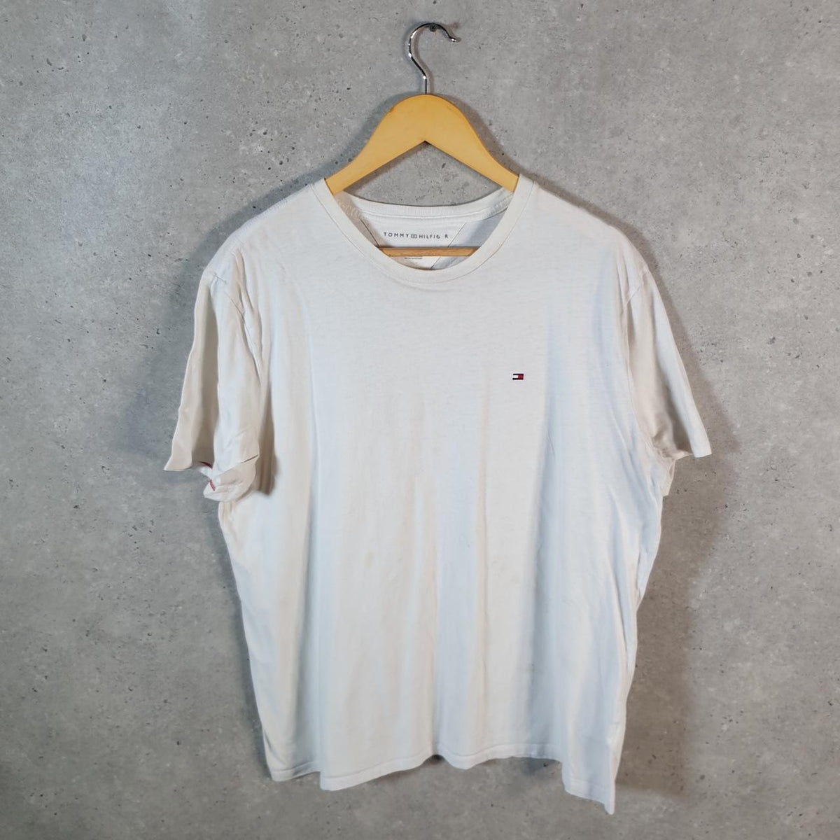 Vintage Tommy Hilfiger T Shirt Men’s Large White Classic Fit Embroidered Logo