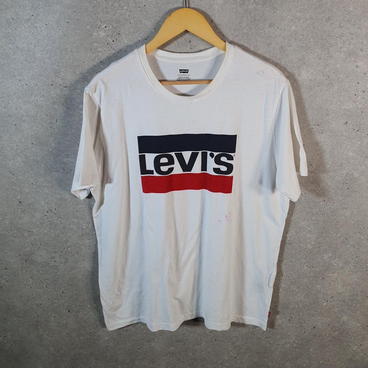 Vintage Levis Spellout T Shirt Shirt Men’s Large White Logo Athletic Casual