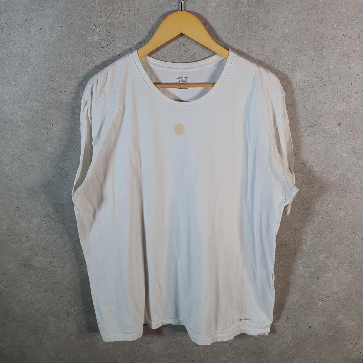 Vintage Calvin Klein Graphic T Shirt Men’s XL White Regular Fit Spellout Logo