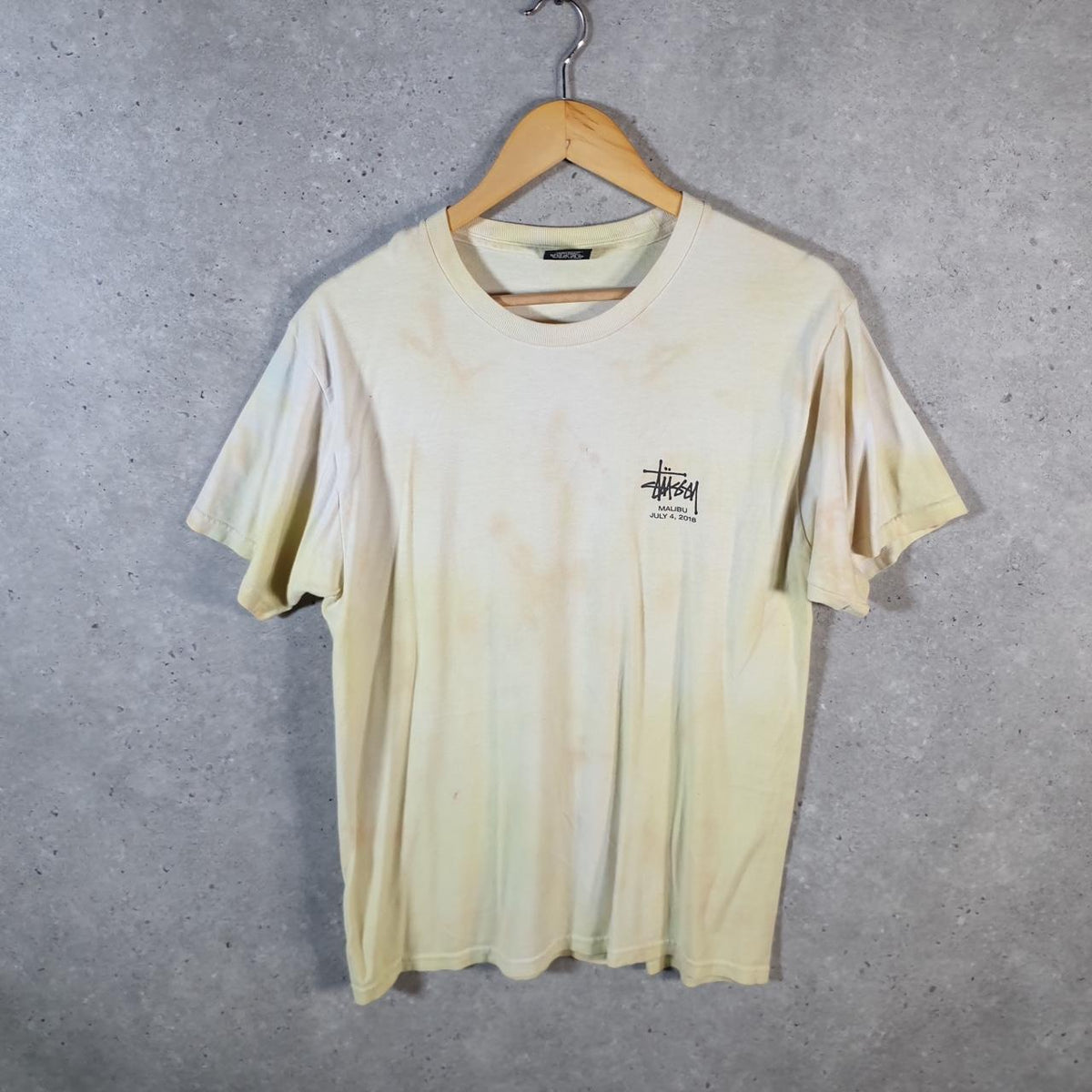 Vintage Stussy Malibu Printed T Shirt Men’s Medium Yellow Graphic Short Sleeve Big Fish Vintage