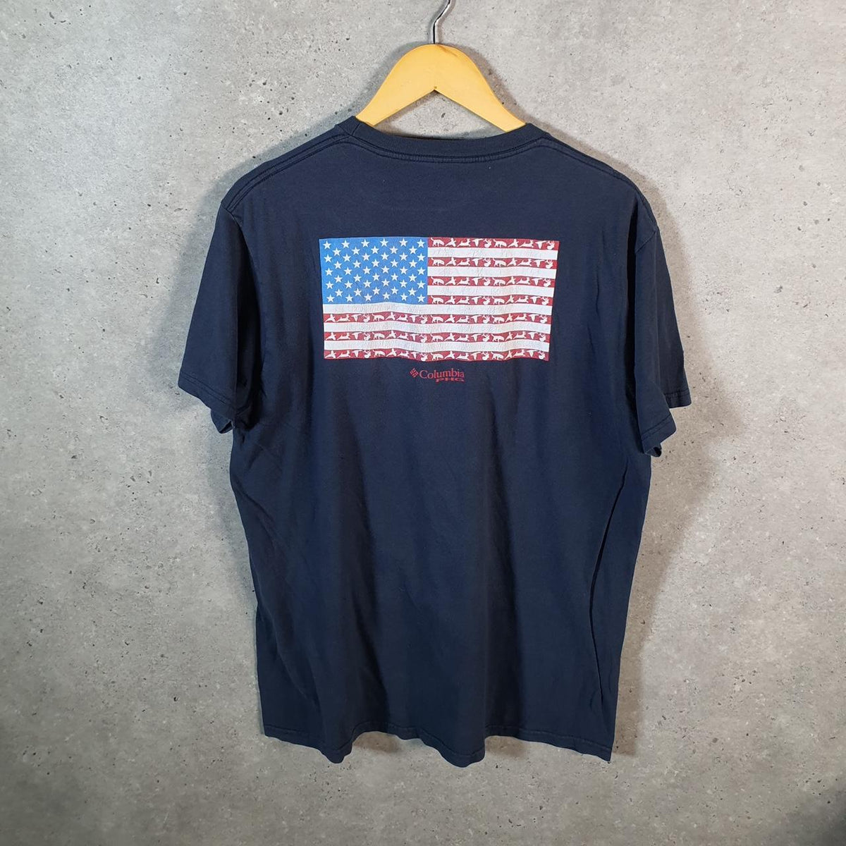 Vintage Columbia Perfomance Hunting Gear USA Flag T Shirt Men’s Large Navy Blue Athletic