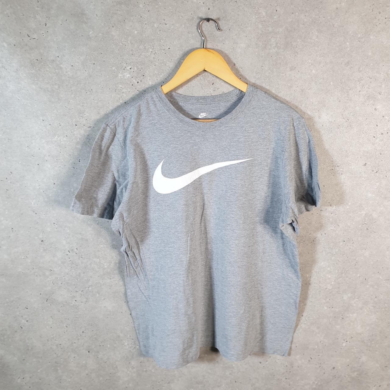 Vintage Nike Spellout Club T Shirt Men’s Medium Grey Logo Swoosh Athletic