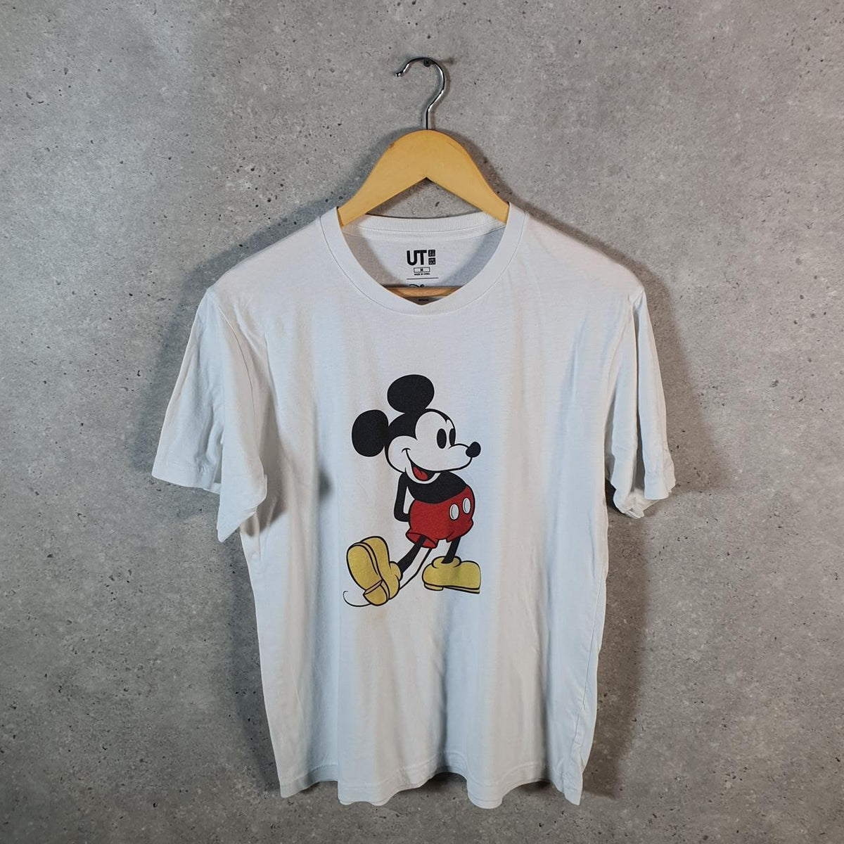 Vintage Uniqlo Disney Land Mickey Mouse T Shirt Men’s Medium White Graphic Cartoon