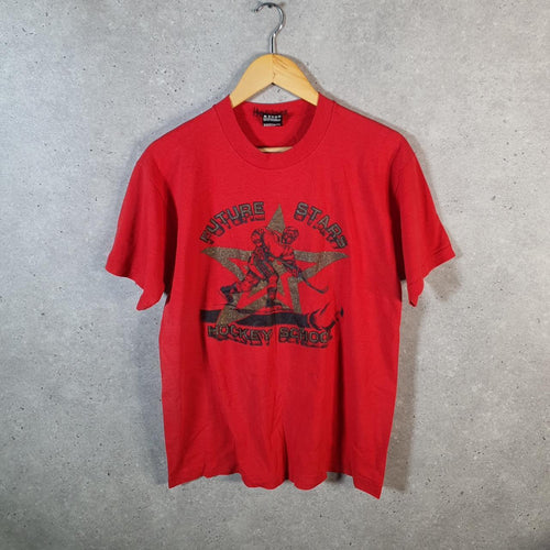 Vintage Best Fruit of the Loom Hockey Future Stars 90s USA Single Stitch T Shirt Men’s Large Red Big Fish Vintage