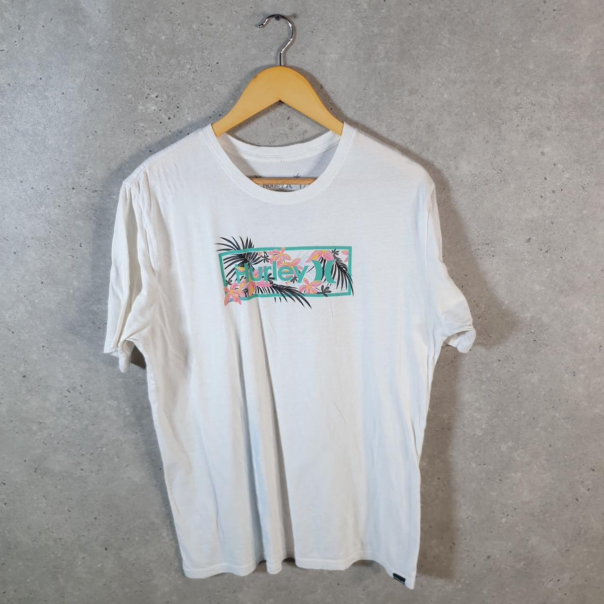 Vintage Hurley Graphic T Shirt Men’s White Medium Casual Sports Logo Athletic