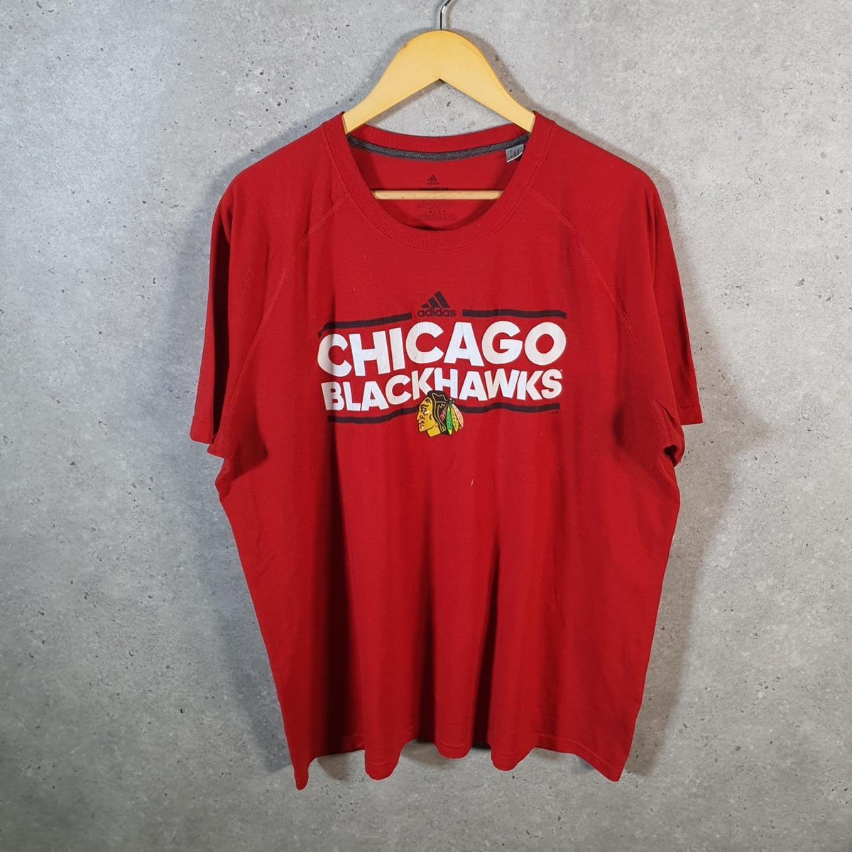 Vintage Adidas Chicago NHL Hockey T Shirt Shirt Men’s 2XL Red Three Stripes Logo Athletic