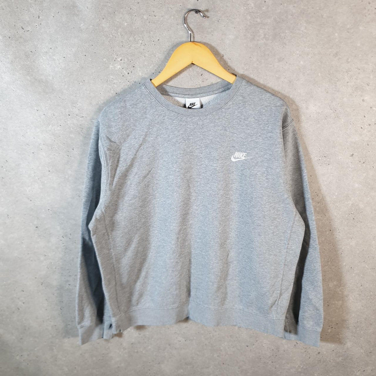 Vintage Nike Club Embroidered Sweatshirt Men’s Medium Grey Swoosh Y2K Pullover Logo