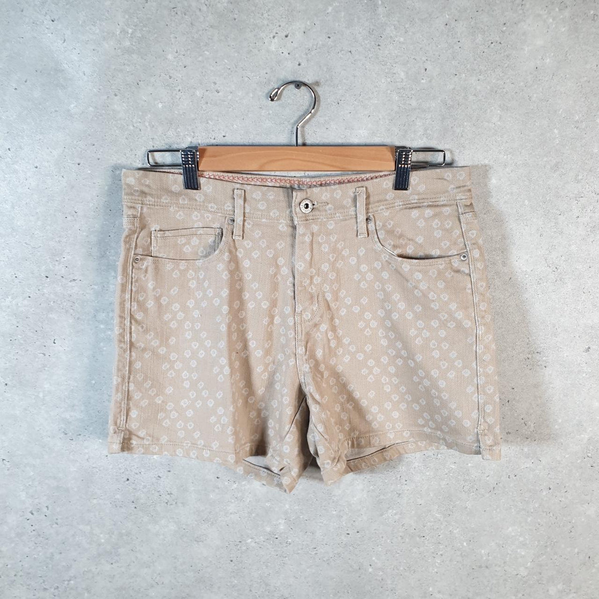 Vintage Levis All Over Print AOP Shorts Jorts Cargo Womens W30 Brown Relaxed Denim