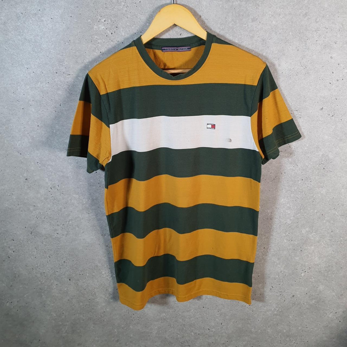 Vintage Tommy Hilfiger T Shirt Men’s Medium Green Yellow Striped Custom Fit Embroidered Logo