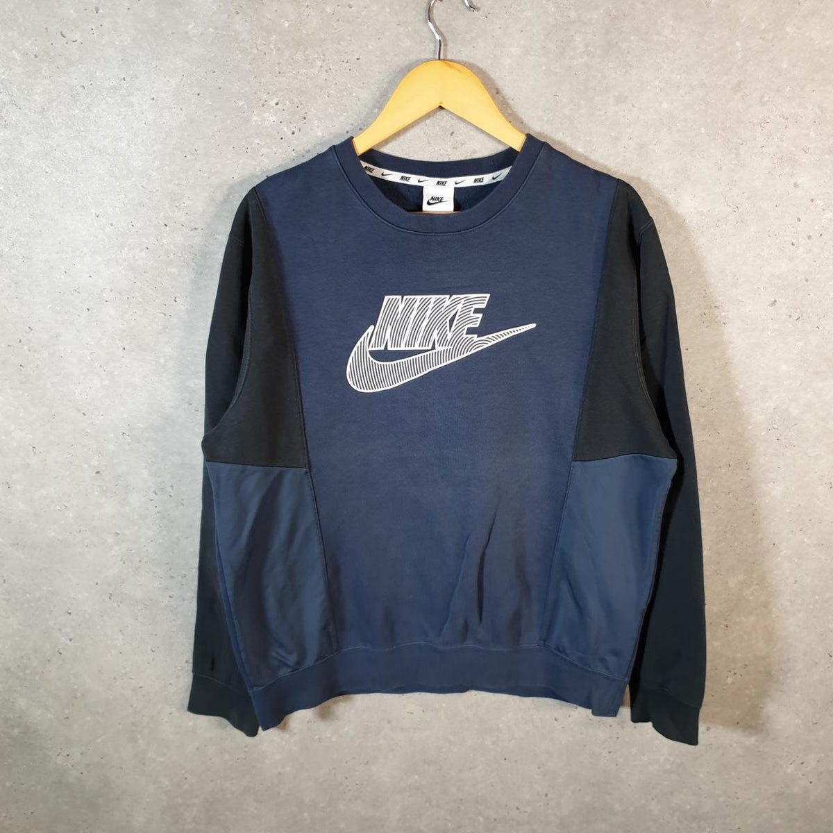 Vintage Nike Club Embroidered Sweatshirt Men’s Medium Navy Blue Swoosh Y2K Pullover