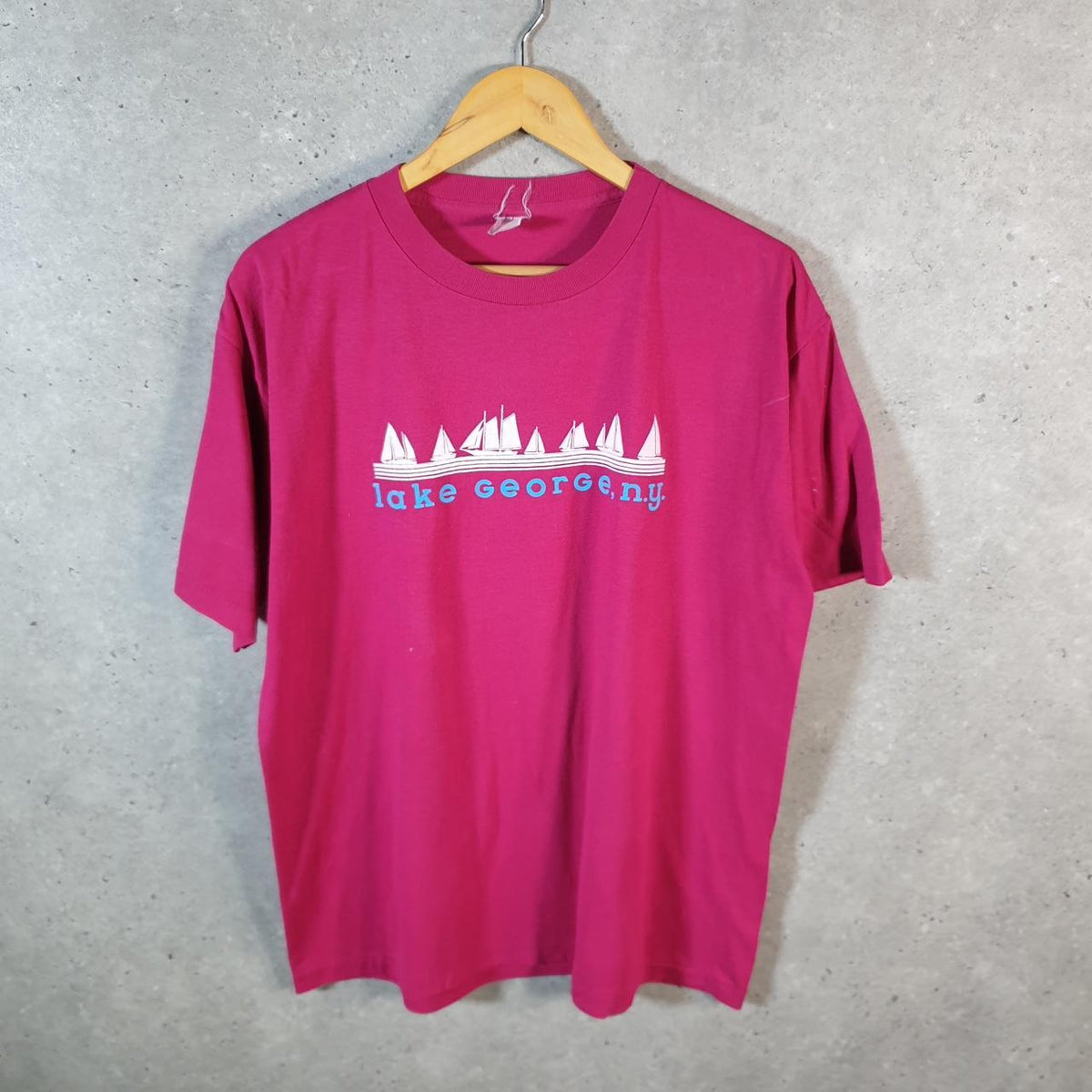 Vintage Lake George New York USA Single Stitch T Shirt Men’s Small Pink C8054