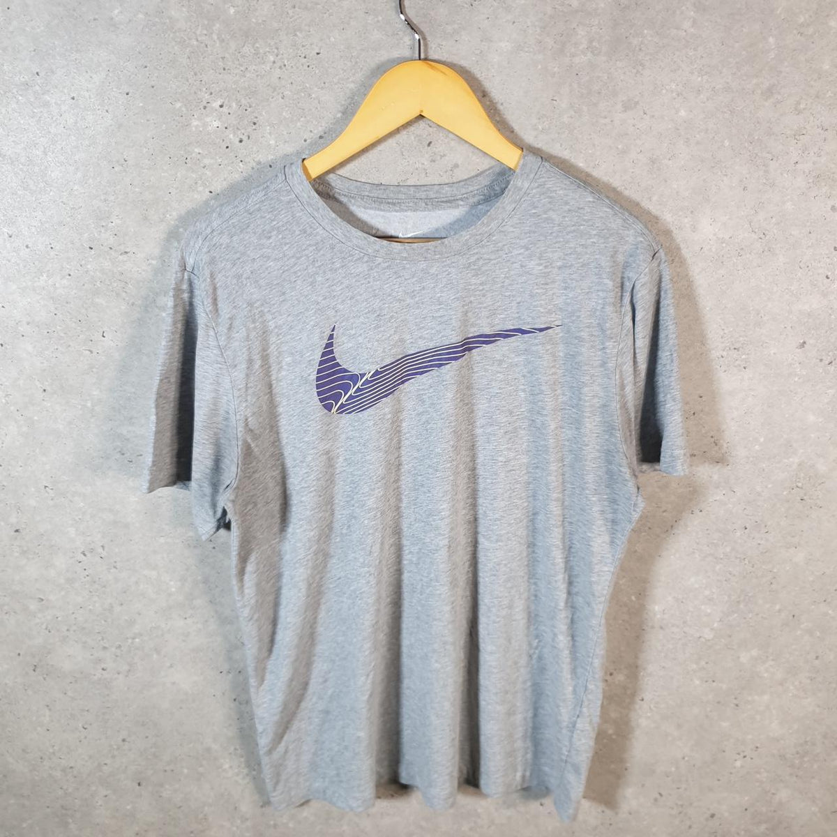 Vintage Nike Dri Fit T Shirt Men’s Medium Grey Logo Printed Swoosh Athletic