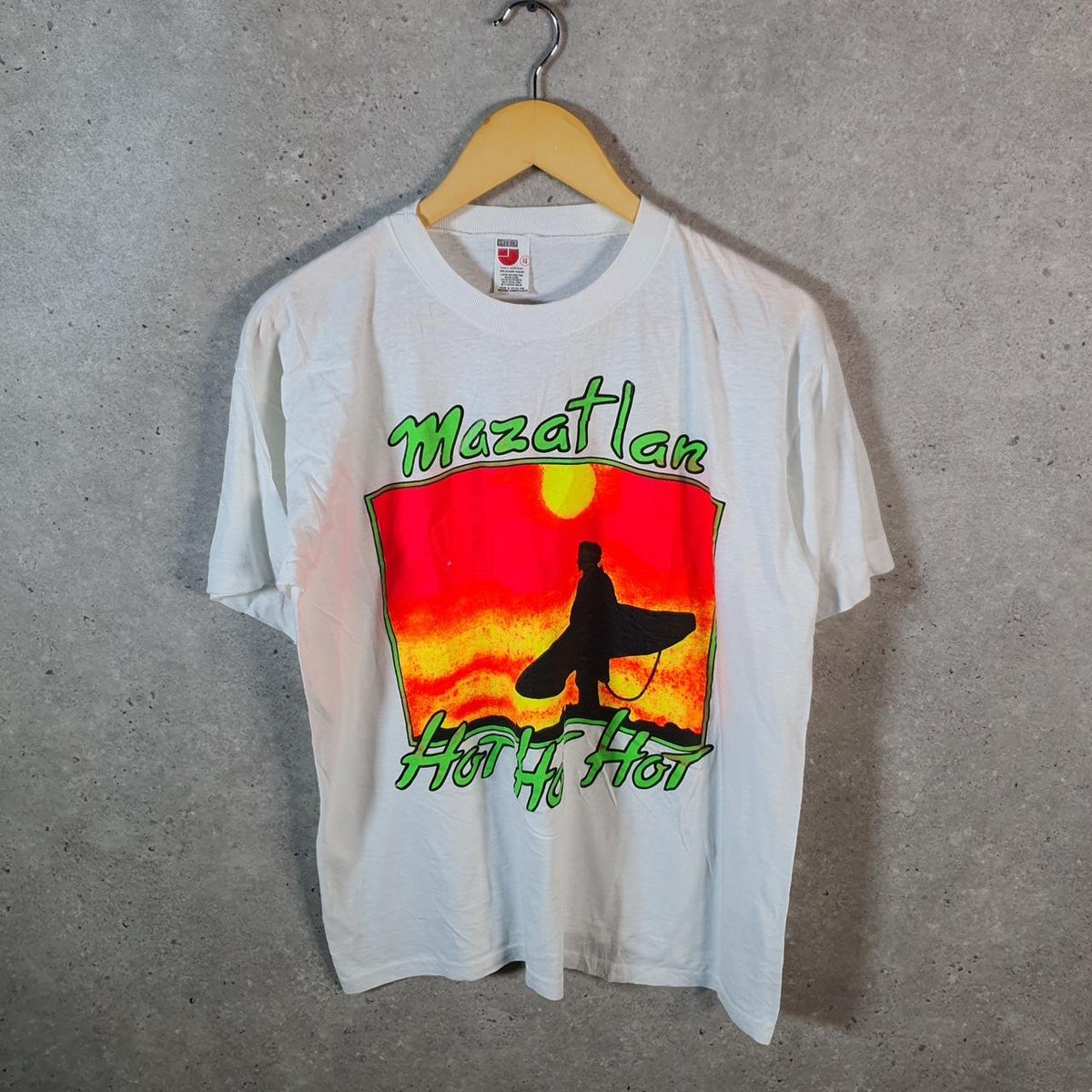Vintage Yazbeh Mazatlan Hot Hot Surfing 90s USA Single Stitch T Shirt Men’s Small White