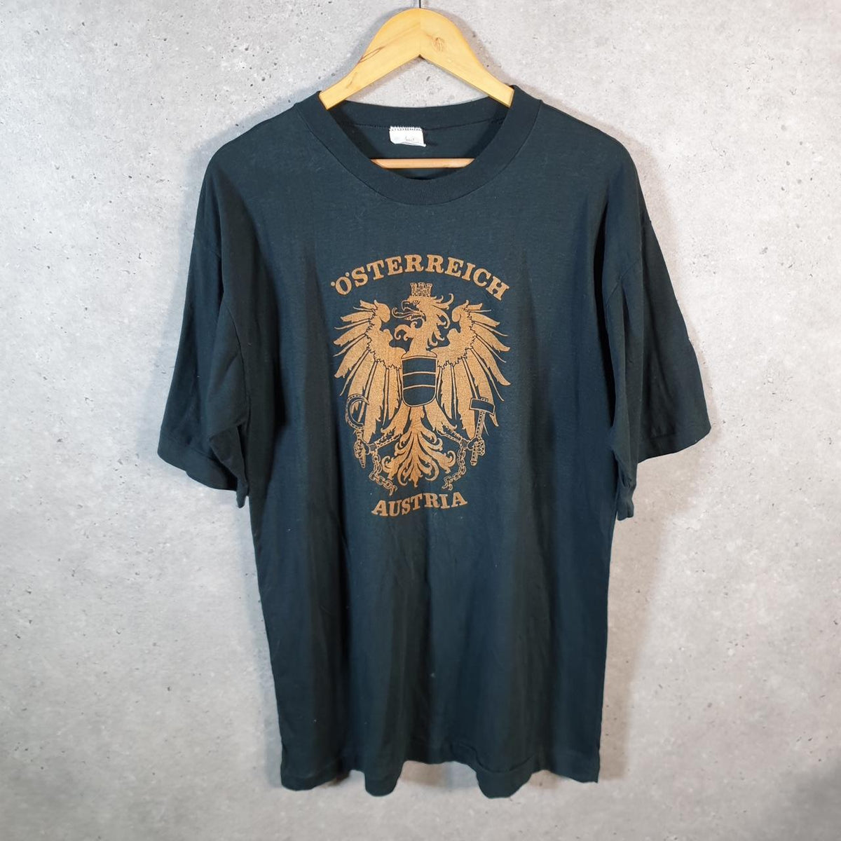 Vintage Osterreich Austria 90s USA Graphic Single Stitch T Shirt Men’s Large Black Big Fish Vintage