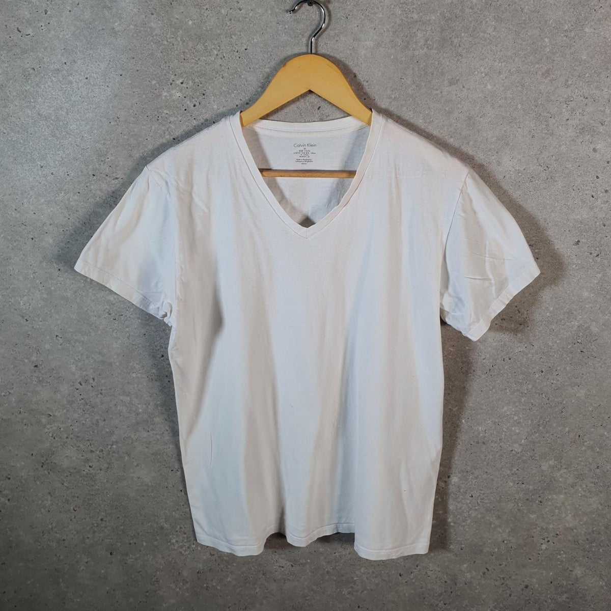 Vintage Calvin Klein Spellout T Shirt Men’s Medium White Casual Sports C9587
